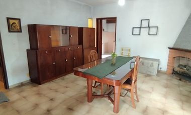 VENTA CASA DE TRES AMB.