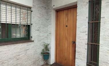 VENTA CASA DE TRES AMB.