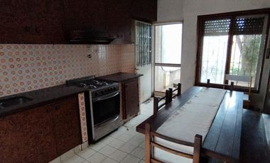 VENTA CASA DE TRES AMB.