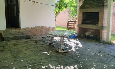 00036 Amplia casa para 10 personas sobre Av. Principal en Villa Cura Brochero