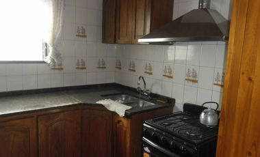 00036 Amplia casa para 10 personas sobre Av. Principal en Villa Cura Brochero