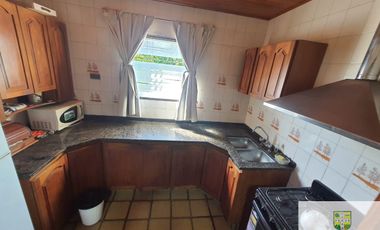 00036 Amplia casa para 10 personas sobre Av. Principal en Villa Cura Brochero