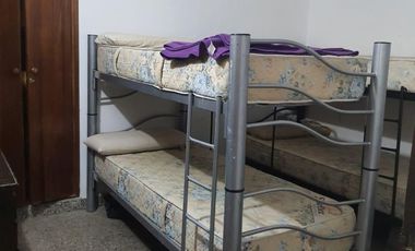 00036 Amplia casa para 10 personas sobre Av. Principal en Villa Cura Brochero