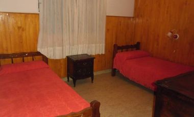 00036 Amplia casa para 10 personas sobre Av. Principal en Villa Cura Brochero