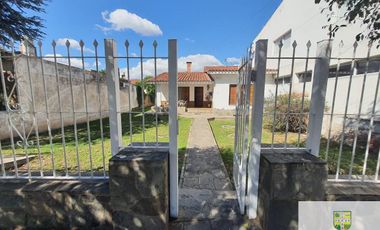 00036 Amplia casa para 10 personas sobre Av. Principal en Villa Cura Brochero