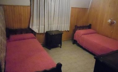 00036 Amplia casa para 10 personas sobre Av. Principal en Villa Cura Brochero