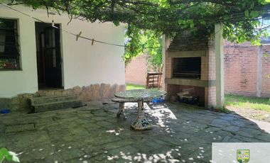 00036 Amplia casa para 10 personas sobre Av. Principal en Villa Cura Brochero