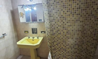 00036 Amplia casa para 10 personas sobre Av. Principal en Villa Cura Brochero