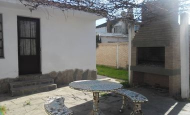 00036 Amplia casa para 10 personas sobre Av. Principal en Villa Cura Brochero