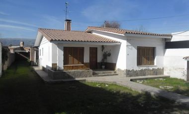 00036 Amplia casa para 10 personas sobre Av. Principal en Villa Cura Brochero