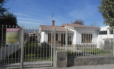 00036 Amplia casa para 10 personas sobre Av. Principal en Villa Cura Brochero