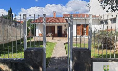 00036 Amplia casa para 10 personas sobre Av. Principal en Villa Cura Brochero