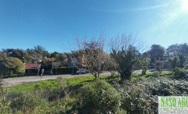 Lote en venta de 612m² en Sierra de los Padres. Sobre calle asfaltada. Vista.