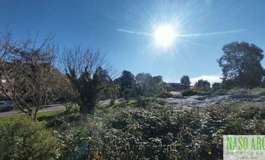 Lote en venta de 612m² en Sierra de los Padres. Sobre calle asfaltada. Vista.