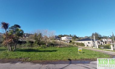 Lote en venta de 612m² en Sierra de los Padres. Sobre calle asfaltada. Vista.