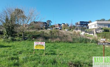 Lote en venta de 612m² en Sierra de los Padres. Sobre calle asfaltada. Vista.
