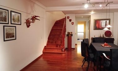 Casa en alquiler c/ cochera en Flores