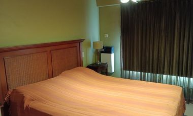 Casa en alquiler c/ cochera en Flores