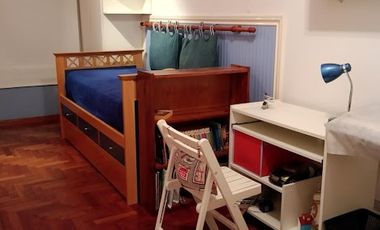 Casa en alquiler c/ cochera en Flores