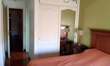 Casa en alquiler c/ cochera en Flores