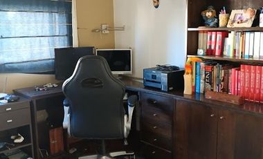 Casa en alquiler c/ cochera en Flores