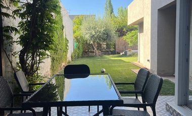 Casa en venta c/ cochera en Luján de Cuyo