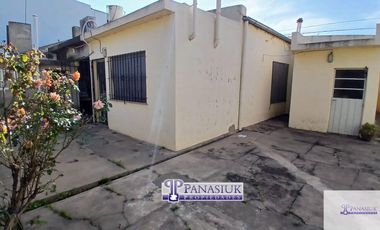 Casa en venta c/ cochera en 9 de Julio