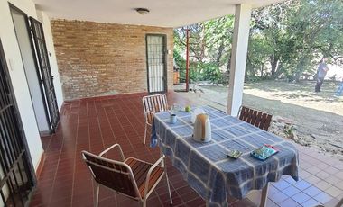 00311 Casa en alquiler temporario c/ cochera en Villa Cura Brochero