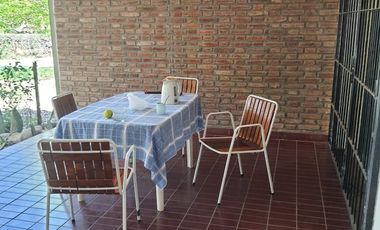 00311 Casa en alquiler temporario c/ cochera en Villa Cura Brochero