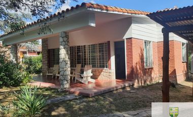 00296 Casa en alquiler temporario c/ cochera en Villa Cura Brochero