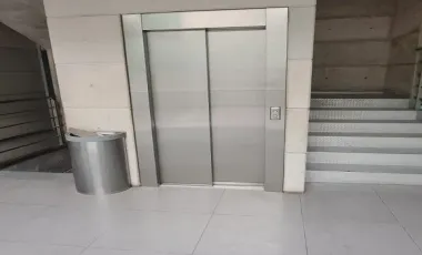 Excelente oficina ubicada cerca de Plaza las Américas, casi esquina con av. Nichupté