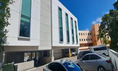 Excelente oficina ubicada cerca de Plaza las Américas, casi esquina con av. Nichupté