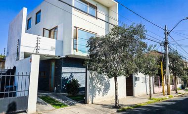 Top Casa De Lujo Remodelada 6 Dorm. 3 Pisos - Independencia