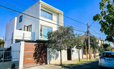 Top Casa De Lujo Remodelada 6 Dorm. 3 Pisos - Independencia