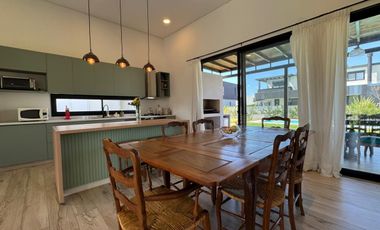 Alquiler de casa amoblada con pileta en Riberas | Puertos del Lago | Escobar