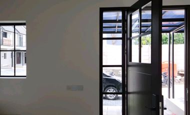 Disewakan Rumah Baru Gress di Graha Natura Surabaya Barat