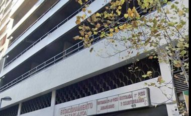 Estacionamiento en venta en Monjitas, Santiago