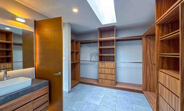 Casa en venta en Metepec con 4 habitaciones, una en planta baja