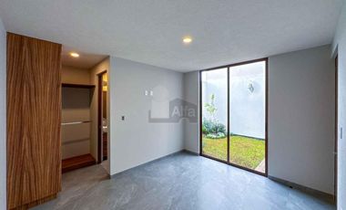 Casa en venta en Metepec con 4 habitaciones, una en planta baja