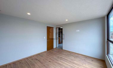 Casa en venta en Metepec con 4 habitaciones, una en planta baja