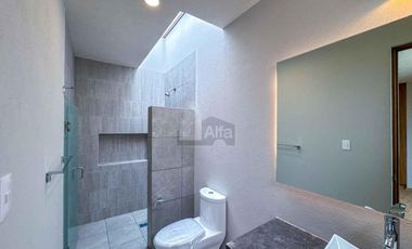 Casa en venta en Metepec con 4 habitaciones, una en planta baja