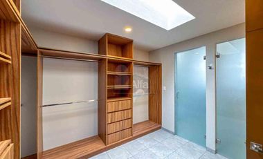 Casa en venta en Metepec con 4 habitaciones, una en planta baja