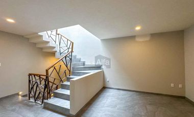 Casa en venta en Metepec con 4 habitaciones, una en planta baja