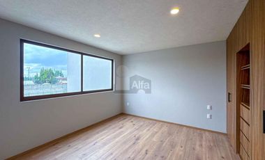 Casa en venta en Metepec con 4 habitaciones, una en planta baja