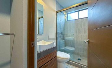 Casa en venta en Metepec con 4 habitaciones, una en planta baja