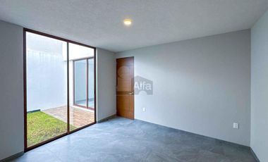 Casa en venta en Metepec con 4 habitaciones, una en planta baja