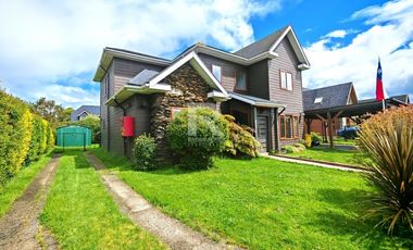 ESPECTACULAR CASA EN EL MEJOR BARRIO URBANO DE PUERTO VARAS