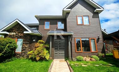 ESPECTACULAR CASA EN EL MEJOR BARRIO URBANO DE PUERTO VARAS