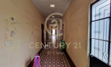 OPORTUNIDAD ÚNICA EN EL CORAZÓN DE PUEBLA: CASA EN VENTA PARA DESARROLLAR