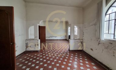 OPORTUNIDAD ÚNICA EN EL CORAZÓN DE PUEBLA: CASA EN VENTA PARA DESARROLLAR